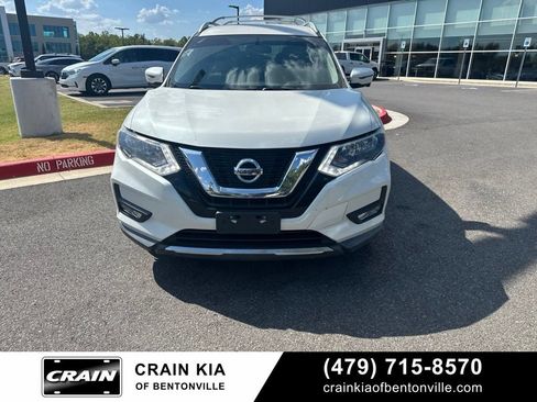 Used 2017 Nissan Rogue SV w/ SV Premium Package FWD image 8