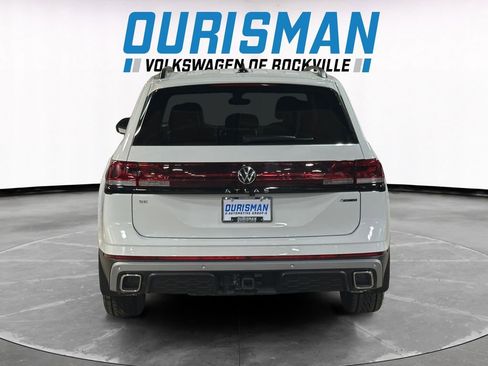 Used 2025 Volkswagen Atlas Peak Edition SE image 5