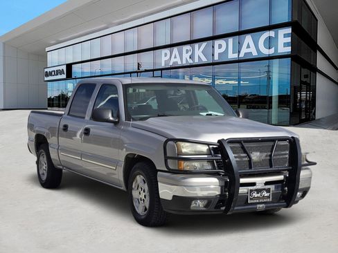 Used 2007 Chevrolet Silverado 1500 LT w/ Crew Cab Value Package image 2