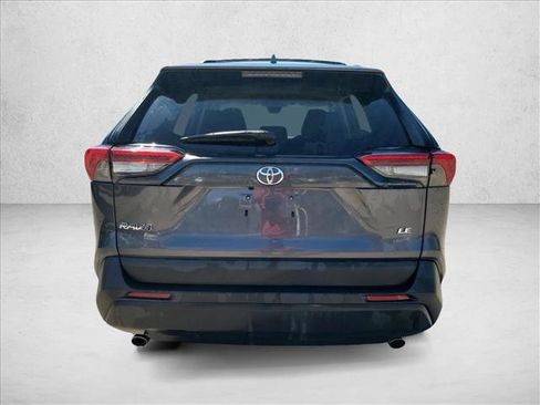 Used 2021 Toyota RAV4 LE image 6