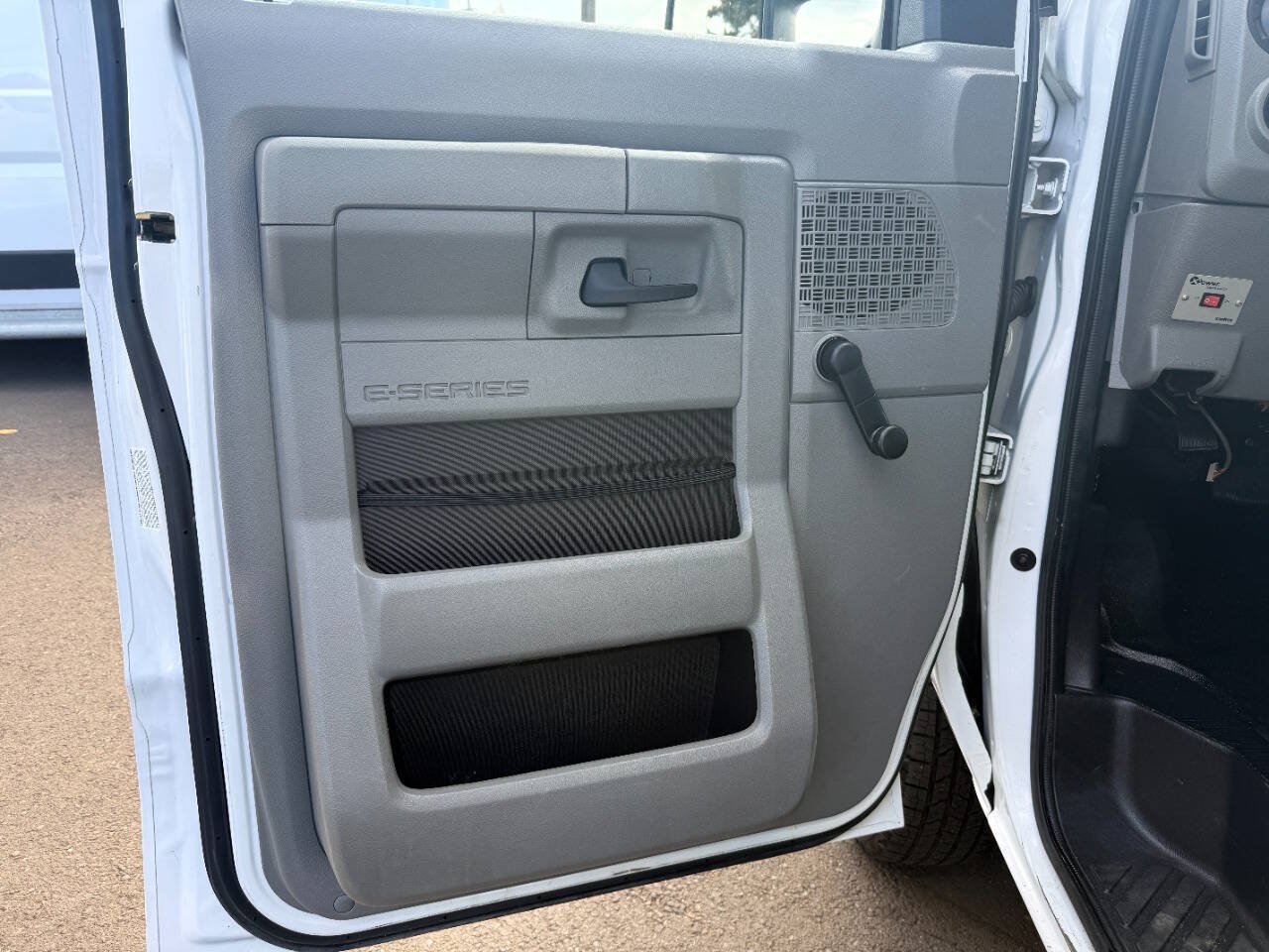 Used 2017 Ford E-350 and Econoline 350 Super Duty RWD image 53