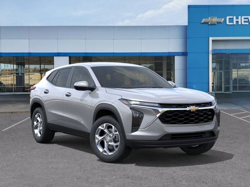 New 2026 Chevrolet Trax LS w/ LS Convenience Package FWD image 8