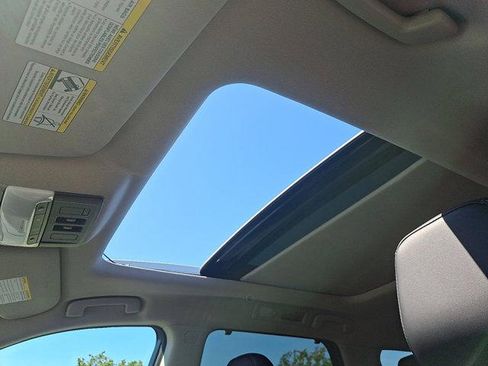 Used 2024 Nissan Pathfinder Platinum image 14