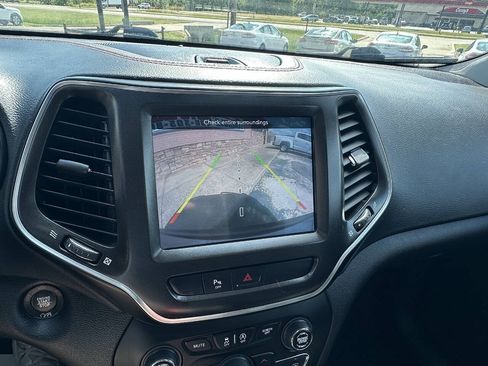Used 2020 Jeep Cherokee Trailhawk w/ Cold Weather Group AWD/4WD image 14