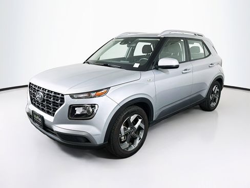 Used 2022 Hyundai Venue SEL FWD image 3