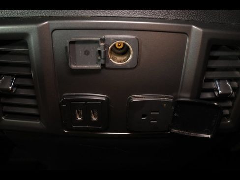 Used 2019 Ford F150 XLT w/ Equipment Group 302A Luxury AWD/4WD image 29