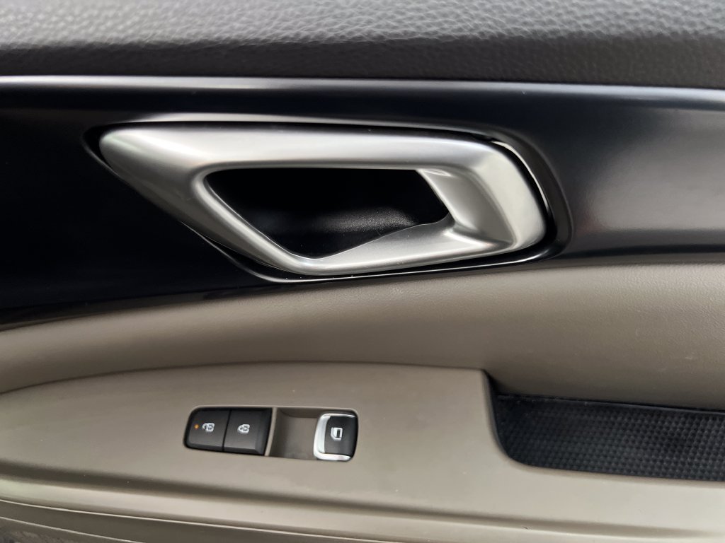 Used 2025 Kia Carnival FWD image 88