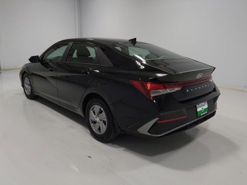 Used 2025 Hyundai Elantra SE image 5