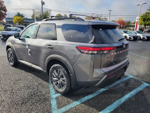 New 2025 Nissan Pathfinder SV image 9
