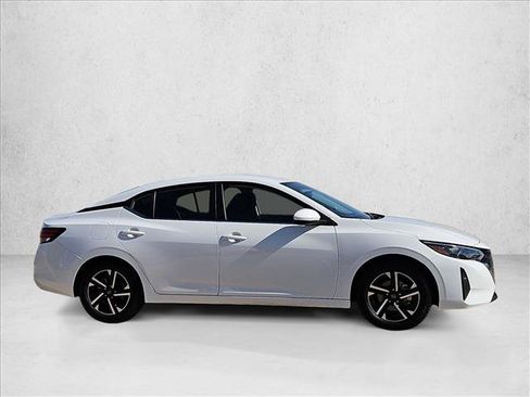 Used 2025 Nissan Sentra SV FWD image 4