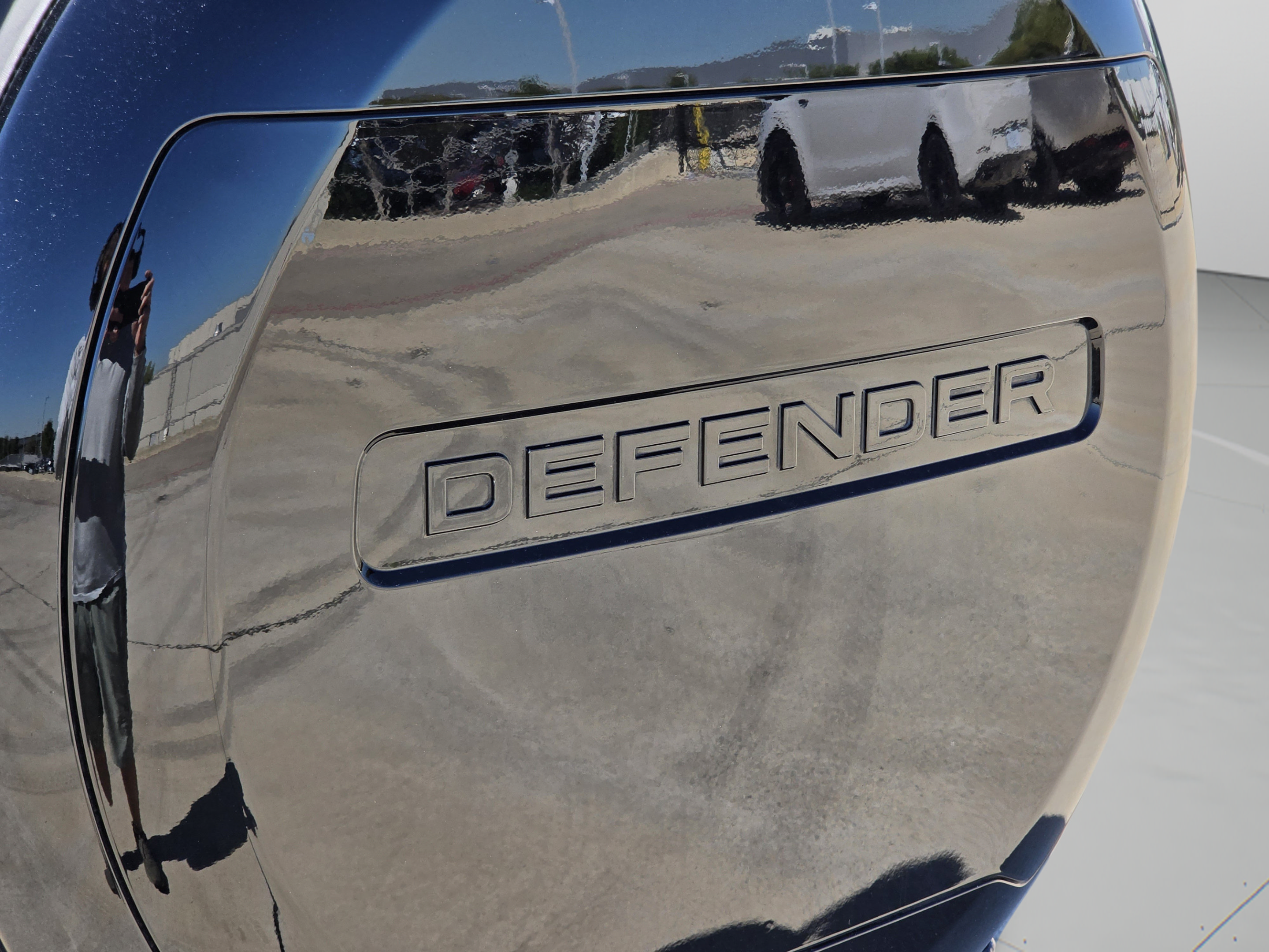 Used 2024 Land Rover Defender 110 X-Dynamic SE AWD/4WD image 13
