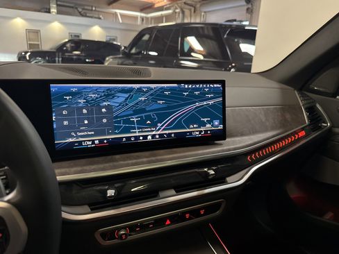 Used 2024 BMW X5 xDrive40i w/ M Sport Package image 34