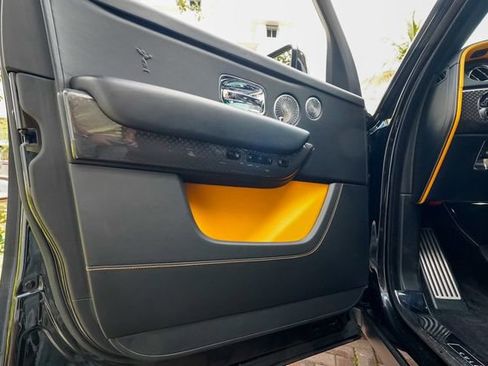 Used 2020 Rolls-Royce Cullinan Black Badge image 52