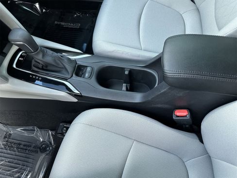 Used 2025 Toyota Corolla Cross LE image 19