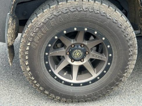 Used 2019 Toyota 4Runner SR5 AWD/4WD image 13