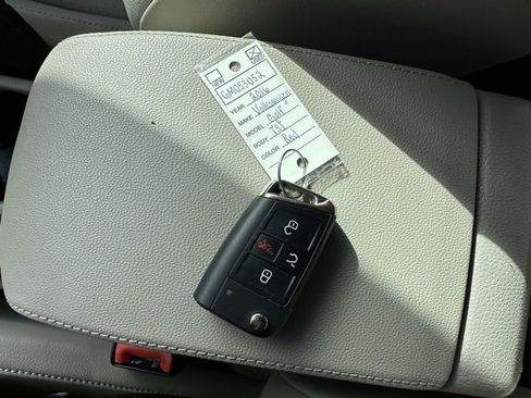 Used 2016 Volkswagen Golf SE image 40