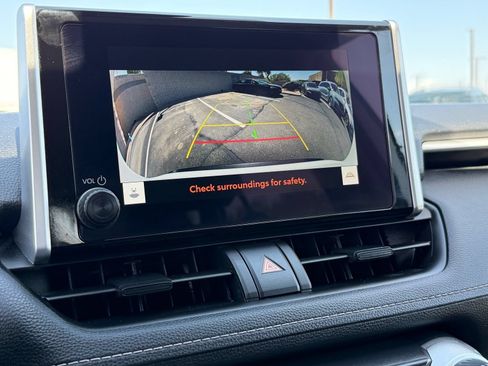 Used 2025 Toyota RAV4 XLE FWD image 22