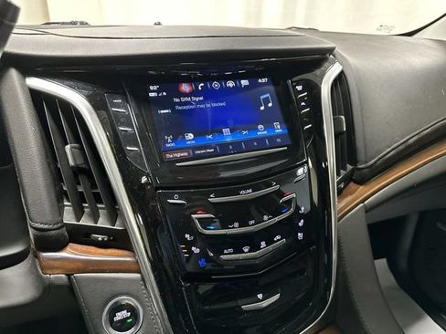 Used 2020 Cadillac Escalade Premium Luxury AWD/4WD image 11