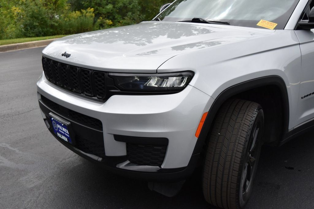 Used 2024 Jeep Grand Cherokee L Laredo AWD/4WD image 11