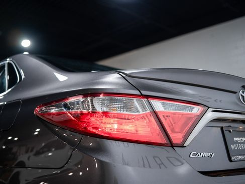 Used 2017 Toyota Camry SE image 13