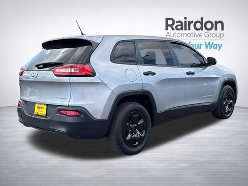 Used 2017 Jeep Cherokee Sport FWD image 7