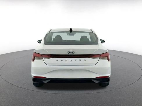 Used 2025 Hyundai Elantra SEL FWD image 8