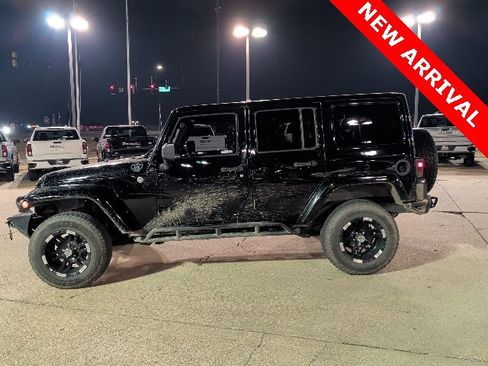 Used 2015 Jeep Wrangler Unlimited Sahara w/ Connectivity Group image 6