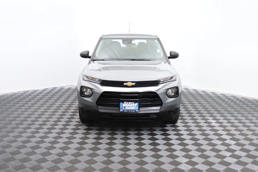 Used 2023 Chevrolet TrailBlazer LS AWD/4WD image 2