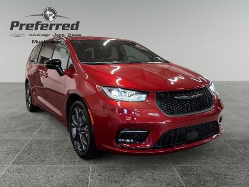 New 2026 Chrysler Pacifica Select image 1