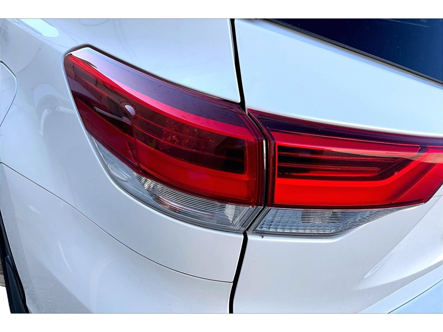 Used 2017 Toyota Highlander XLE w/ Carpet Mat Package AWD/4WD image 37