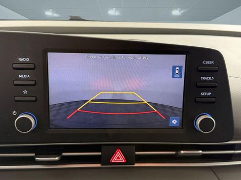 Used 2021 Hyundai Elantra SE FWD image 26