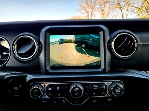 Used 2022 Jeep Wrangler Unlimited Sahara w/ Cold Weather Group image 20