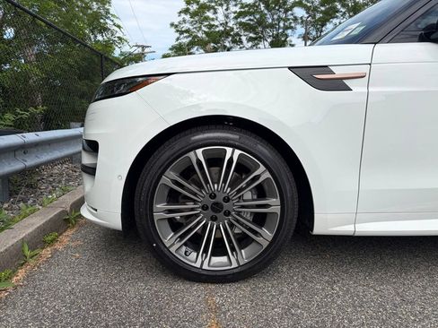 New 2026 Land Rover Range Rover Sport Dynamic SE AWD/4WD image 9