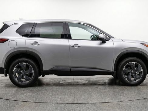 Used 2025 Nissan Rogue SV AWD/4WD image 8