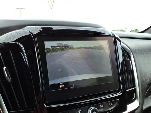 Used 2023 Chevrolet Traverse LT FWD image 7