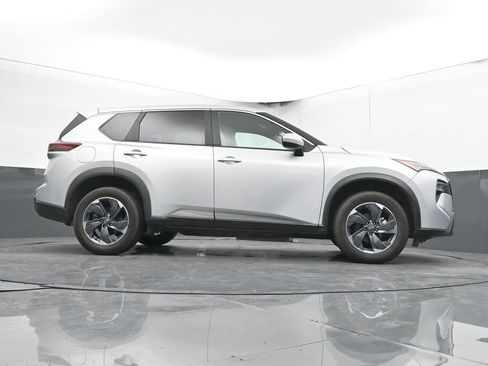 Used 2025 Nissan Rogue SV FWD image 37