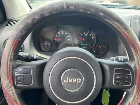 Used 2012 Jeep Compass Sport AWD/4WD image 19
