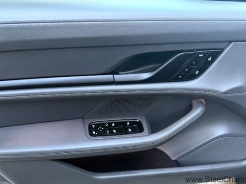 Used 2022 Porsche Taycan image 30