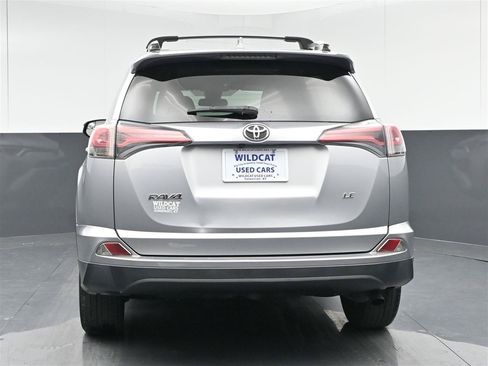 Used 2018 Toyota RAV4 LE FWD image 6