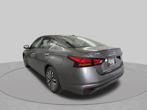 Used 2025 Nissan Altima 2.5 SV FWD image 8