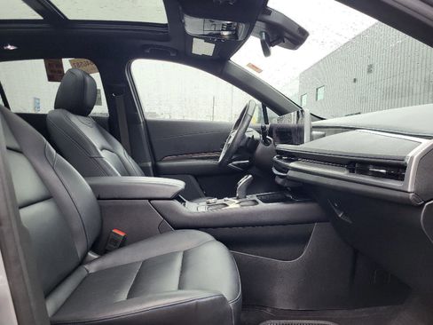 Used 2024 Cadillac XT4 Sport image 12