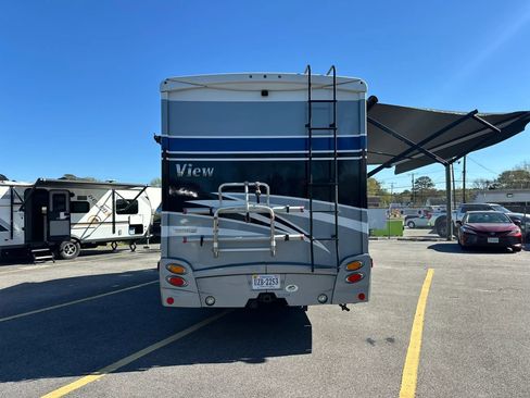 Used 2016 Mercedes-Benz Sprinter 3500 image 4