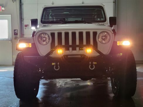 Used 2022 Jeep Wrangler Unlimited Sahara w/ Cold Weather Group AWD/4WD image 30