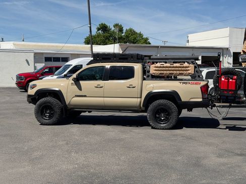 Used 2019 Toyota Tacoma TRD Off-Road AWD/4WD image 8