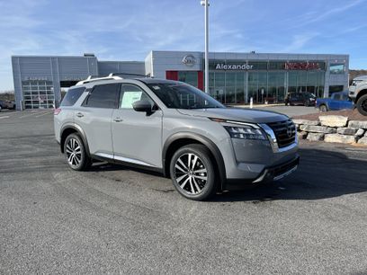 New 2025 Nissan Pathfinder Platinum w/ Cargo Package