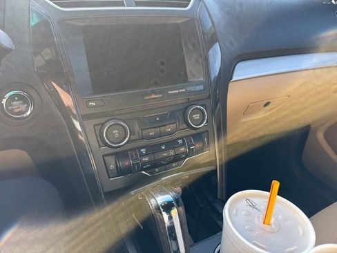 Used 2016 Ford Explorer XLT w/ Equipment Group 202A image 6