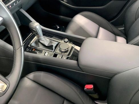 Used 2019 MAZDA MAZDA3 AWD Sedan w/ Preferred Package image 17