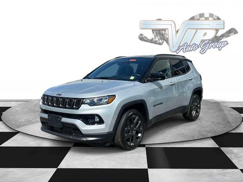 Used 2026 Jeep Compass Limited AWD/4WD image 2
