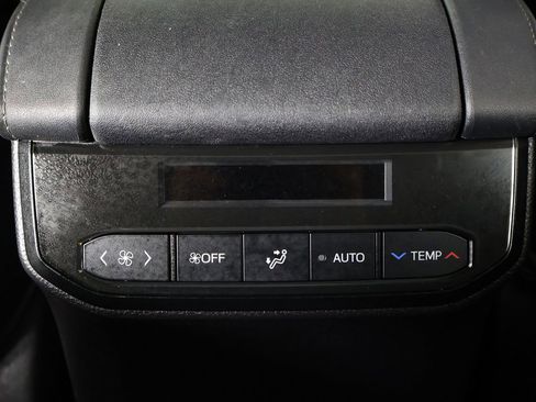 Used 2021 Toyota Highlander XLE image 60