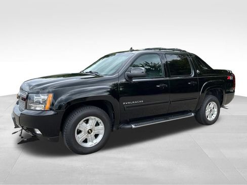 Used 2013 Chevrolet Avalanche LT w/ Suspension Package, Off-Road AWD/4WD image 9